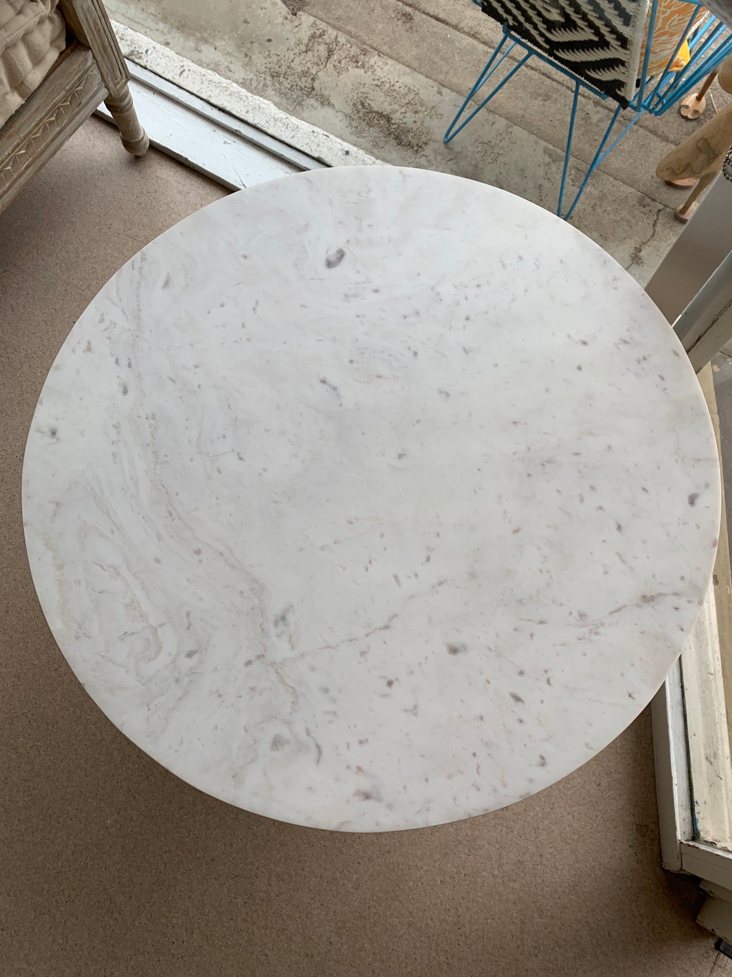 Round marble coffee table
